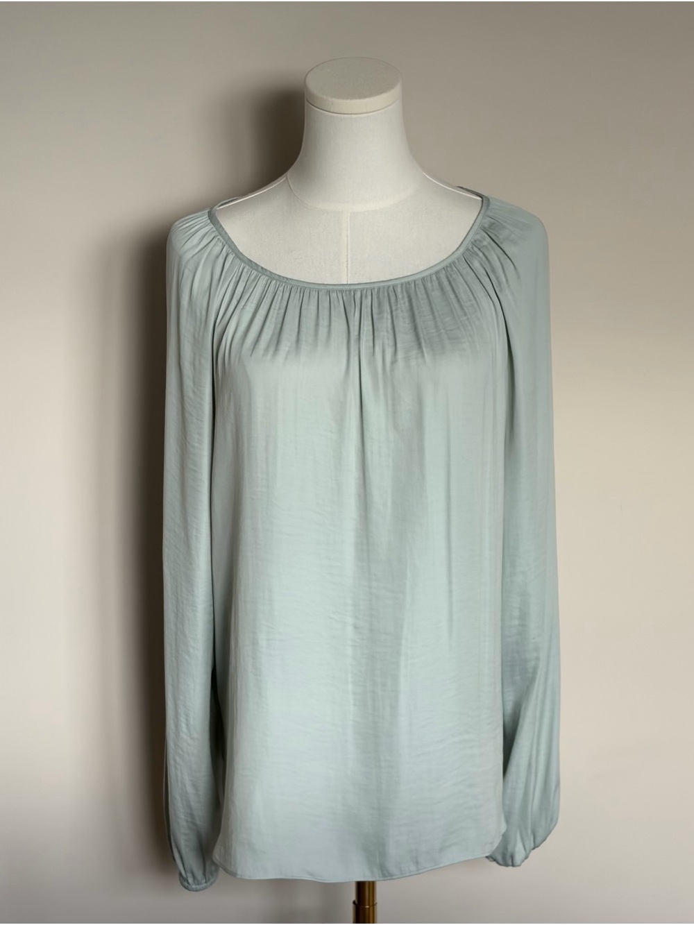 Ann Taylor Light Sage/Mint Long-Sleeve Gathered Neck Blouse sz M